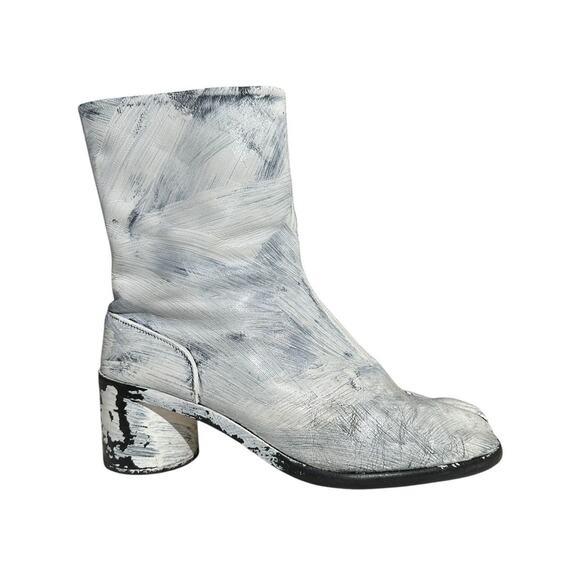 Painted tabi heeled leather boot - Picture 1 of 6